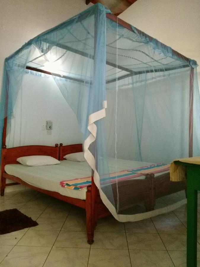 Sunnys Beach Guest House Хиккадува Экстерьер фото